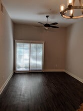 24545 Town Center Dr in Santa Clarita, CA - Building Photo - Building Photo