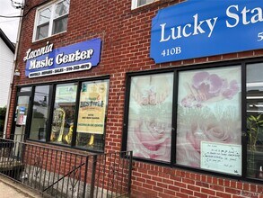 410 Jericho Tpke in North Hempstead, NY - Building Photo - Building Photo