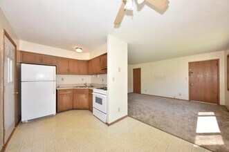 W166N9108 Grand Ave, Unit 3 in Menomonee Falls, WI - Building Photo - Building Photo