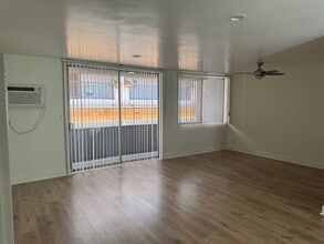 5643 Carlton Way in Los Angeles, CA - Foto de edificio - Building Photo