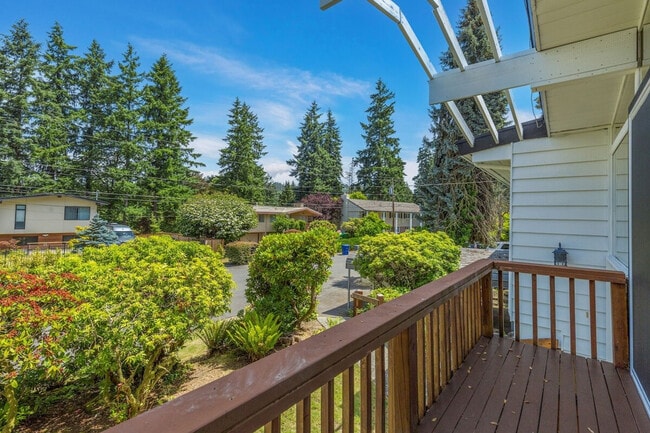 12527 SE 52nd St, Unit ID1335049P in Bellevue, WA - Foto de edificio - Building Photo