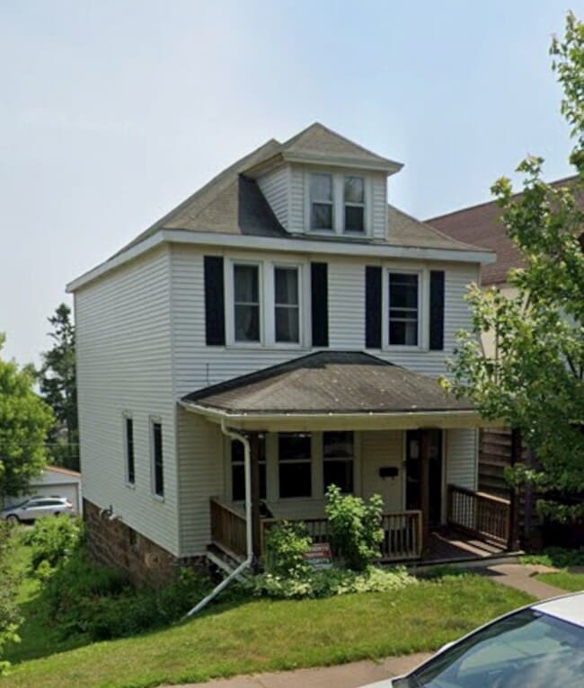 property at 1120 E 6th St