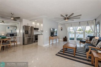 561 Bayshore Dr in Fort Lauderdale, FL - Building Photo - Building Photo