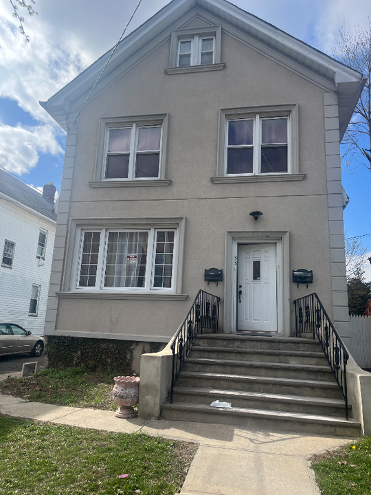 33 E Elm St in Linden, NJ - Building Photo