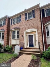 13 Carriage House Cir in Alexandria, VA - Building Photo - Building Photo