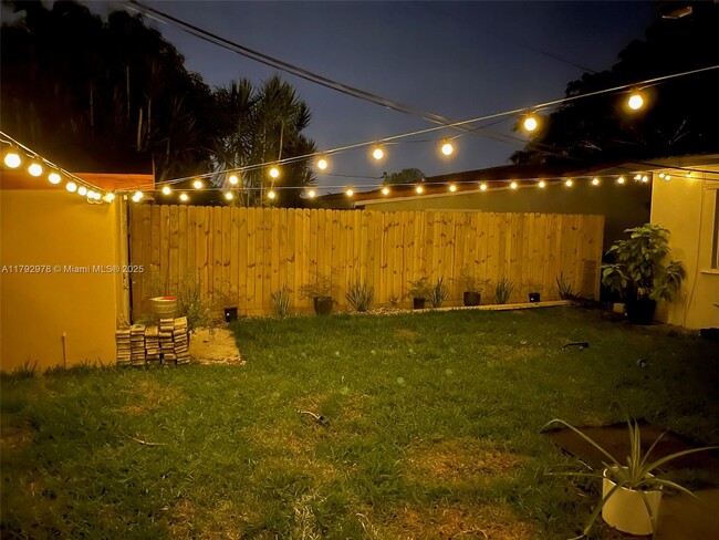 7415 SW 31st St in Miami, FL - Building Photo - Building Photo