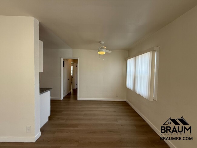 7339 Woodman Ave in Los Angeles, CA - Building Photo - Building Photo