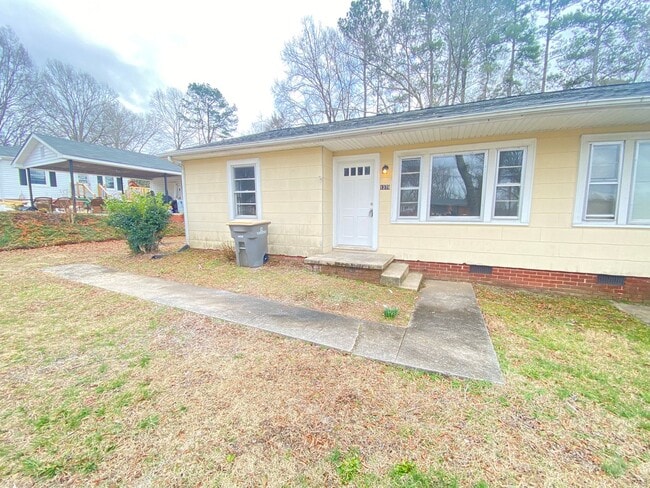 1379 Rainbow Dr in Kannapolis, NC - Building Photo - Building Photo