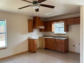 3021 S Malinche Ave-Unit -5 in Laredo, TX - Building Photo - Building Photo