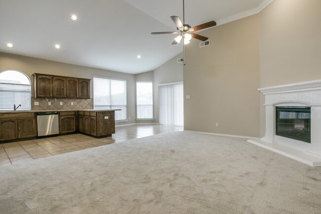 1212 Juniper Ln in Burleson, TX - Building Photo - Building Photo