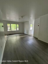 13 Private Dr in Chichester, NY - Building Photo - Building Photo