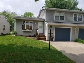 2127 Ivy Ct in Champaign, IL - Building Photo