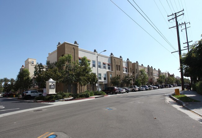 Soco Walk in Fullerton, CA - Foto de edificio - Building Photo