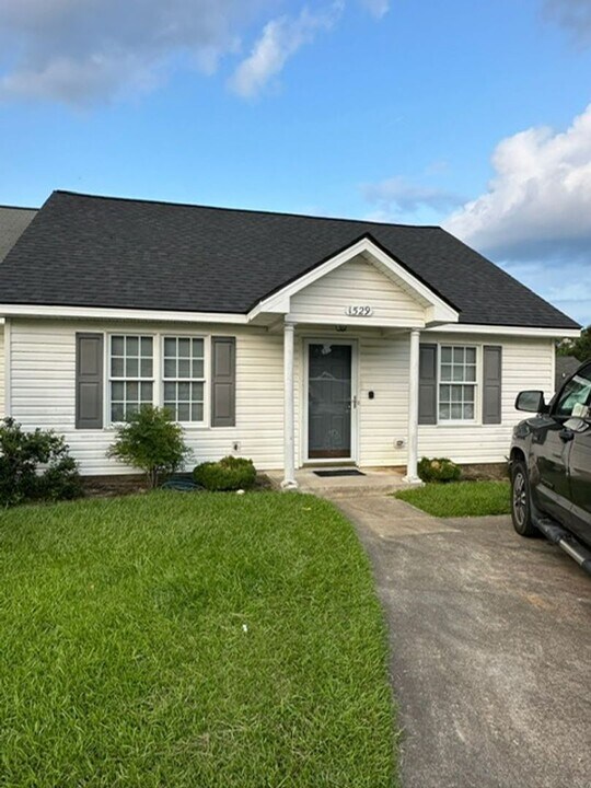 1529 Surrey Ct in Rocky Mount, NC - Building Photo