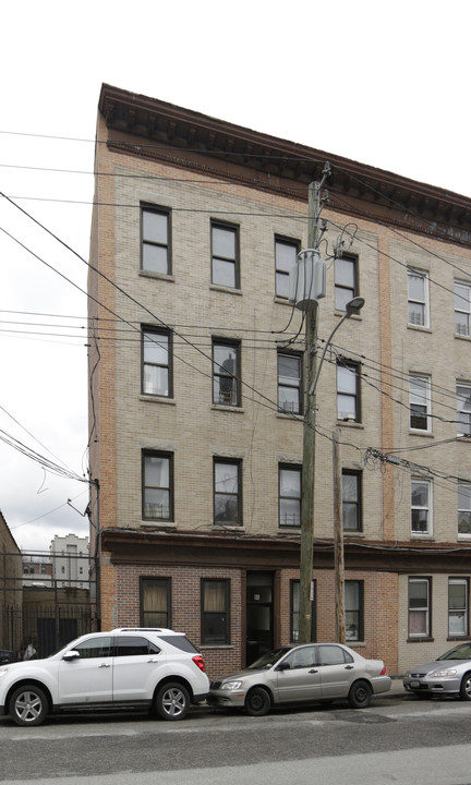 95 School St in Yonkers, NY - Building Photo