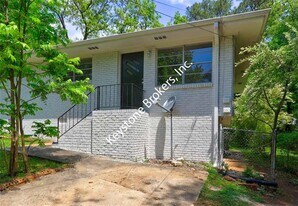 305 Moreland Way in Hapeville, GA - Building Photo