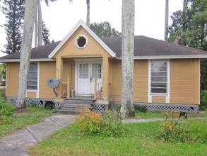 2232 Unity Ave in Ft. Myers, FL - Building Photo - Building Photo