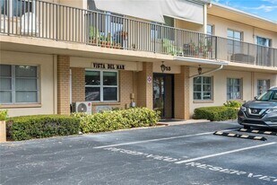3753 46th Ave S in St. Petersburg, FL - Building Photo