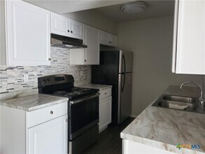 300 N Milam St in Seguin, TX - Building Photo - Building Photo