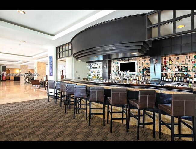 2670 E Sunrise Blvd-Unit -319 in Fort Lauderdale, FL - Foto de edificio - Building Photo