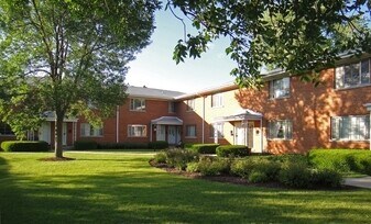 1332 Greenwillow Ln in Glenview, IL - Building Photo