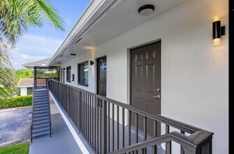 520 NE 44th St in Boca Raton, FL - Building Photo - Building Photo