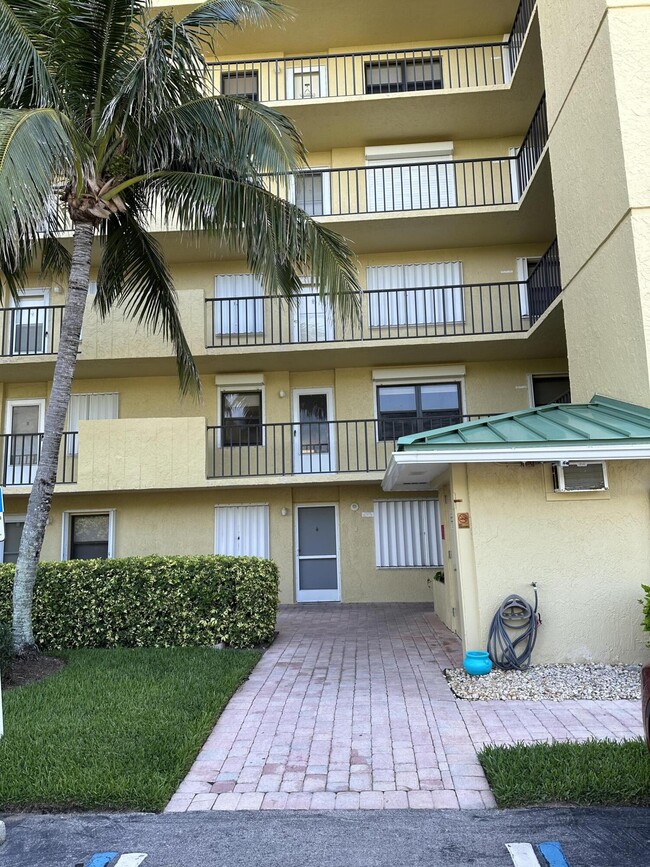 7370 S Ocean Dr in Jensen Beach, FL - Building Photo - Building Photo