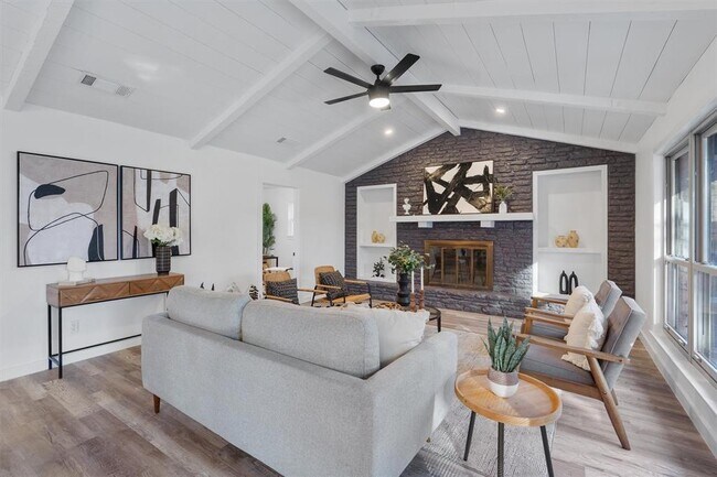 property at 1701 Deep Wood Dr