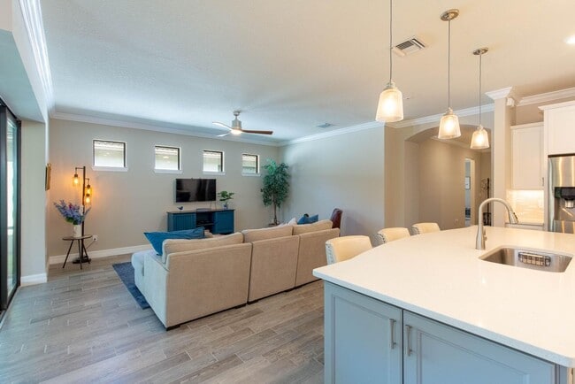 8161 Hanoverian Dr in Greenacres, FL - Building Photo - Building Photo