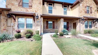 4321 Commando Trl in College Station, TX - Building Photo