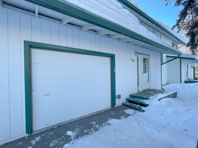 114 Hickory Dr in Fairbanks, AK - Building Photo - Building Photo