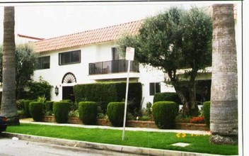 Charnock Apartments in Los Angeles, CA - Building Photo - Building Photo