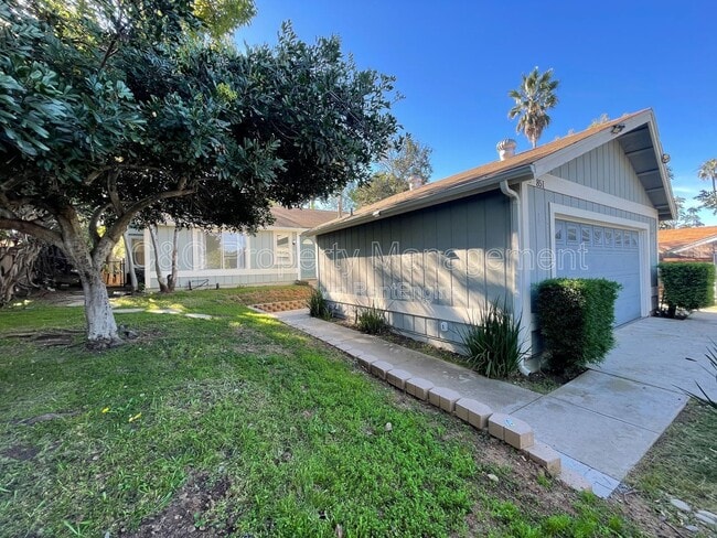 851 Fulton Rd in San Marcos, CA - Building Photo - Building Photo