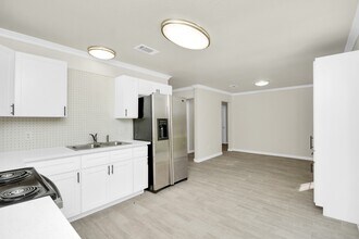 25409 Pebble Dr in Huffman, TX - Building Photo - Building Photo