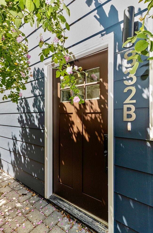 property at 832 S Sullivan St