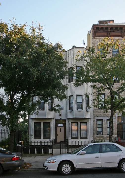 1477 Bushwick Ave in Brooklyn, NY - Foto de edificio