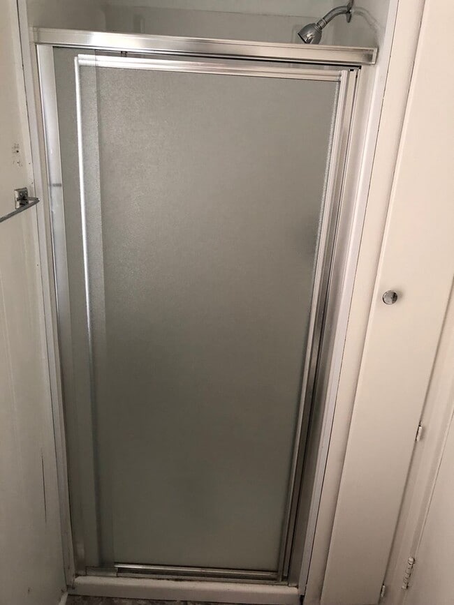 1700 Hicks Dr in Evansville, IN - Foto de edificio - Building Photo