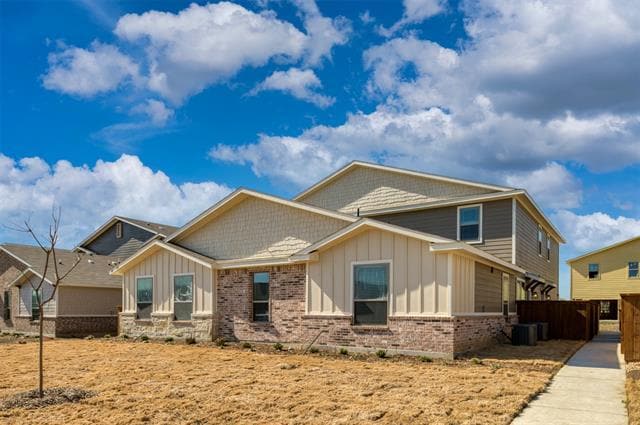 707 Harvest Moon Dr in Venus, TX - Foto de edificio - Building Photo