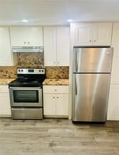 3100 W Rolling Hills Cir in Davie, FL - Building Photo - Building Photo