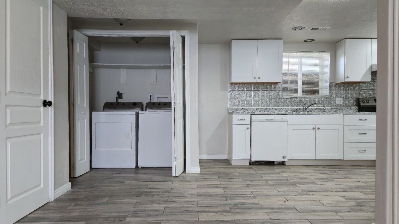 238 N 300 W, Unit #2 in Logan, UT - Foto de edificio