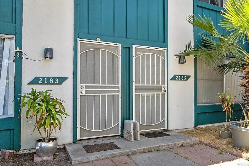 2185 Via Sonora in Oceanside, CA - Building Photo