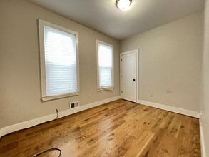 162 Clendenny Ave, Unit 2 in Jersey City, NJ - Building Photo - Building Photo