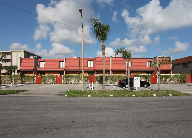 Sequoia Apartments in West Palm Beach, FL - Building Photo - Building Photo