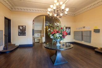 Cherokee Apts... Spacious Apartments in the Heart of Hollywood in Los Angeles, CA - Building Photo - Building Photo