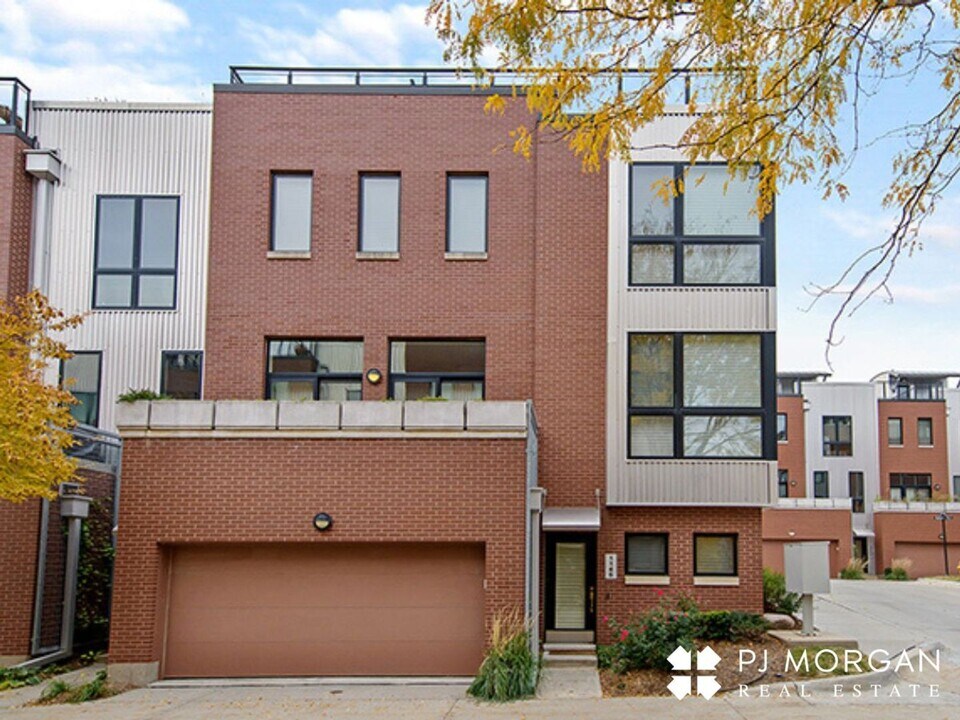1145 Mayberry Plaza in Omaha, NE - Building Photo