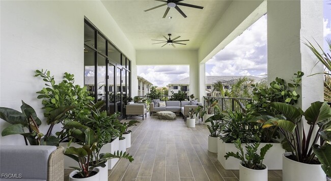 7301 Lake Bank Lp in Ft. Myers, FL - Building Photo - Building Photo