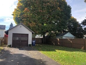 947 Wadsworth St in Syracuse, NY - Building Photo - Building Photo