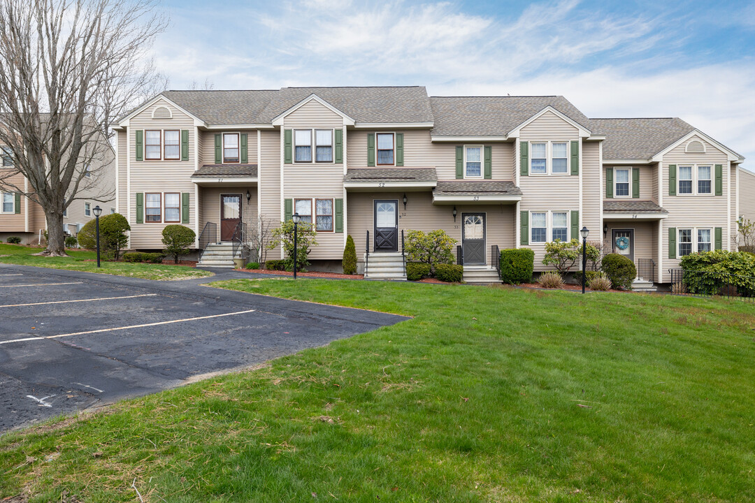 Royal Oaks in Methuen, MA - Foto de edificio