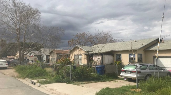 300 Belle Ave in Bakersfield, CA - Building Photo - Primary Photo