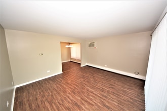 9422 S 78th Ct-Unit -1N in Hickory Hills, IL - Building Photo - Building Photo